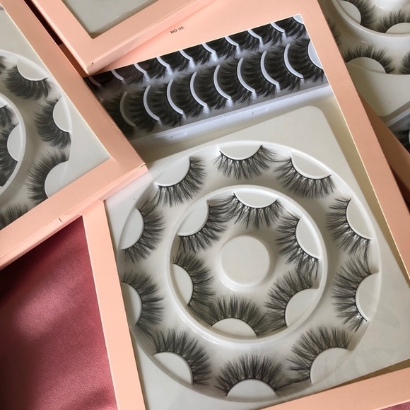 False Eyelashes Strip 18 Pairs BNIB ($99 Value) 😍 - Picture 2 of 3